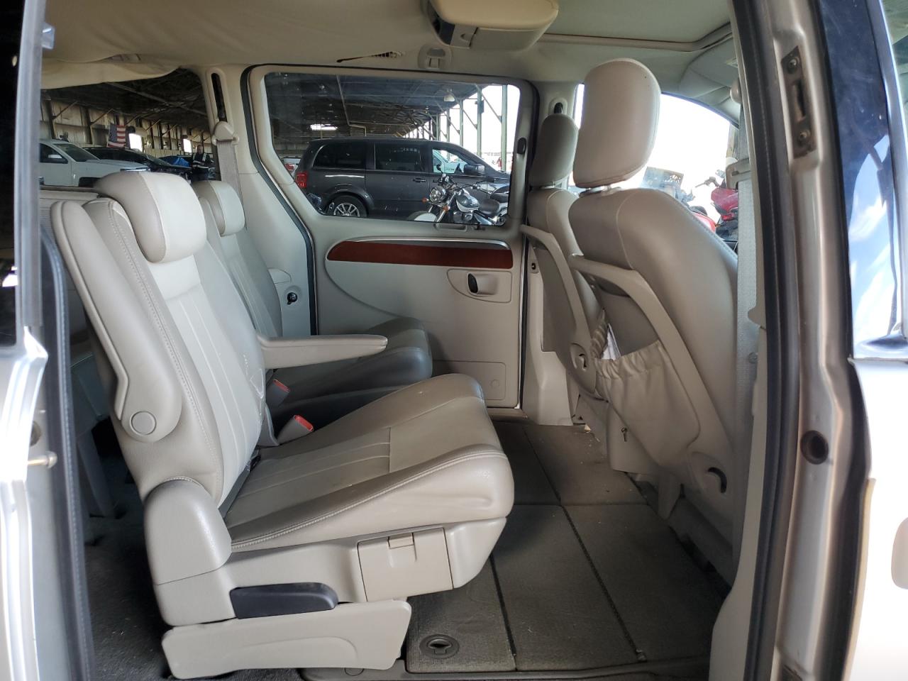 2007 Chrysler Town & Country Touring VIN: 2A4GP54L27R229916 Lot: 92953885