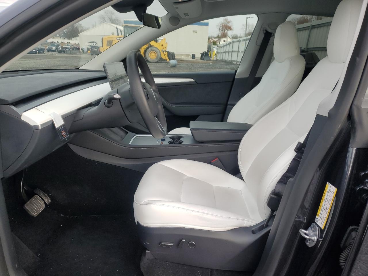 2024 Tesla Model Y VIN: 7SAYGDEE0RF201151 Lot: 93516755