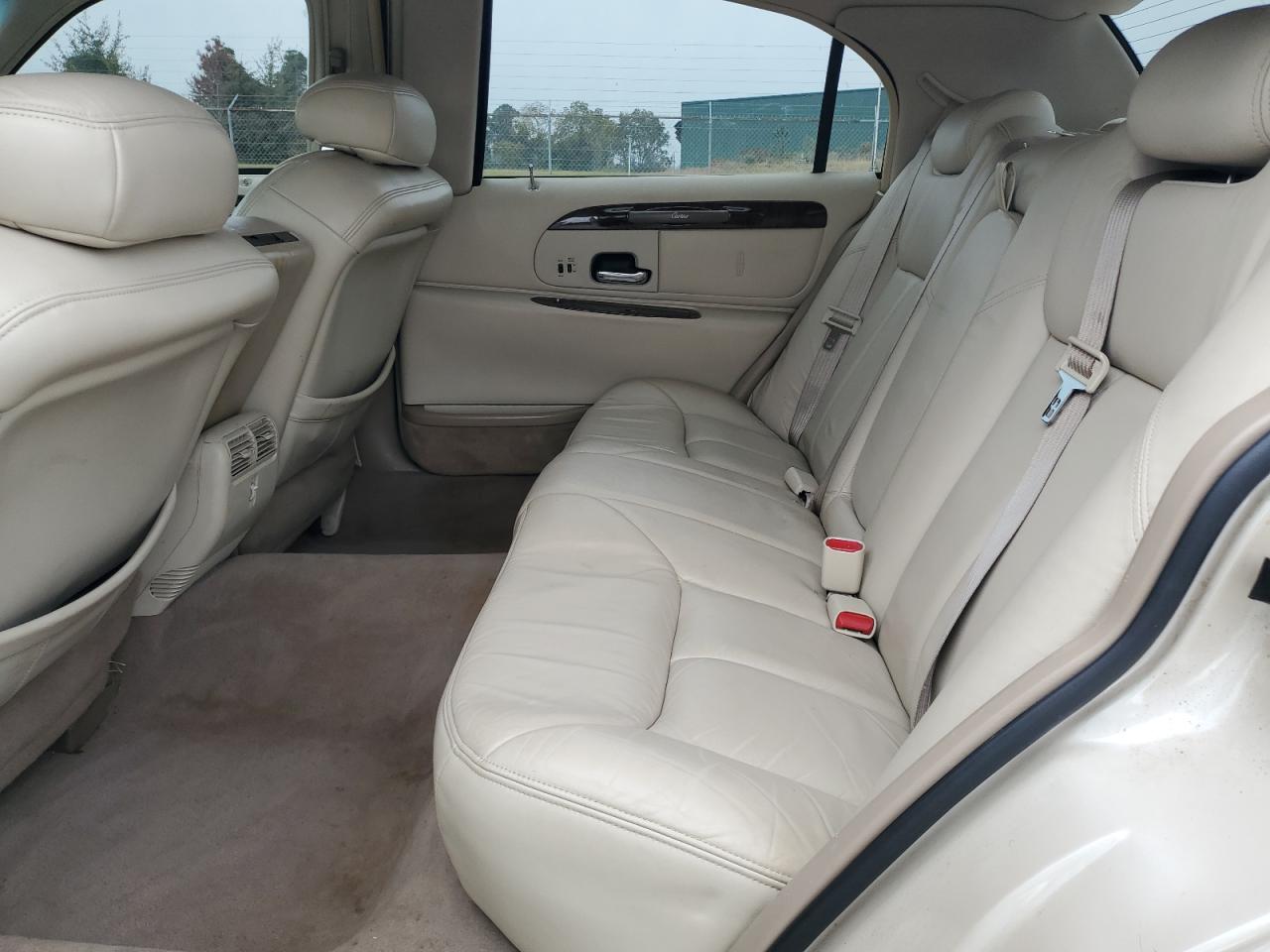 2000 Lincoln Town Car Cartier VIN: 1LNHM83W5YY924884 Lot: 90859995