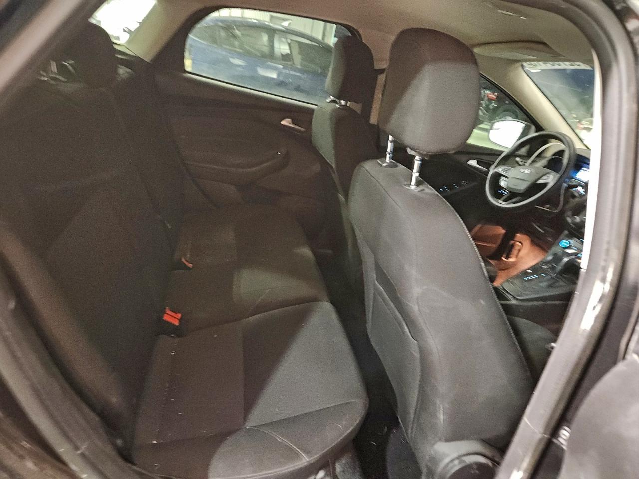 2015 Ford Focus Se VIN: 1FADP3K23FL315935 Lot: 92753415