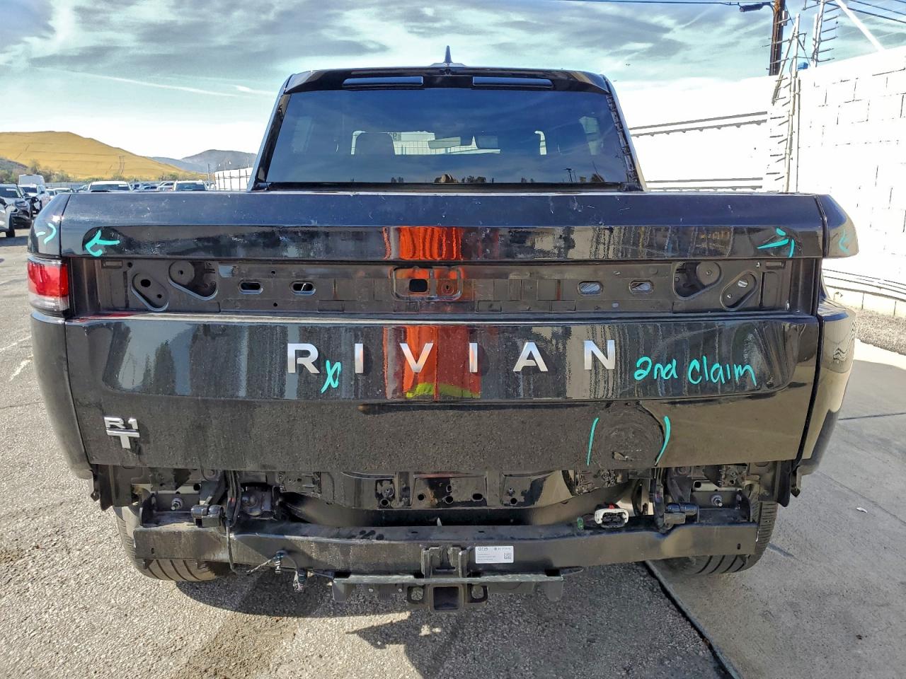 2025 Rivian R1T Adventure VIN: 7FCTGBAA8SN037695 Lot: 93740215