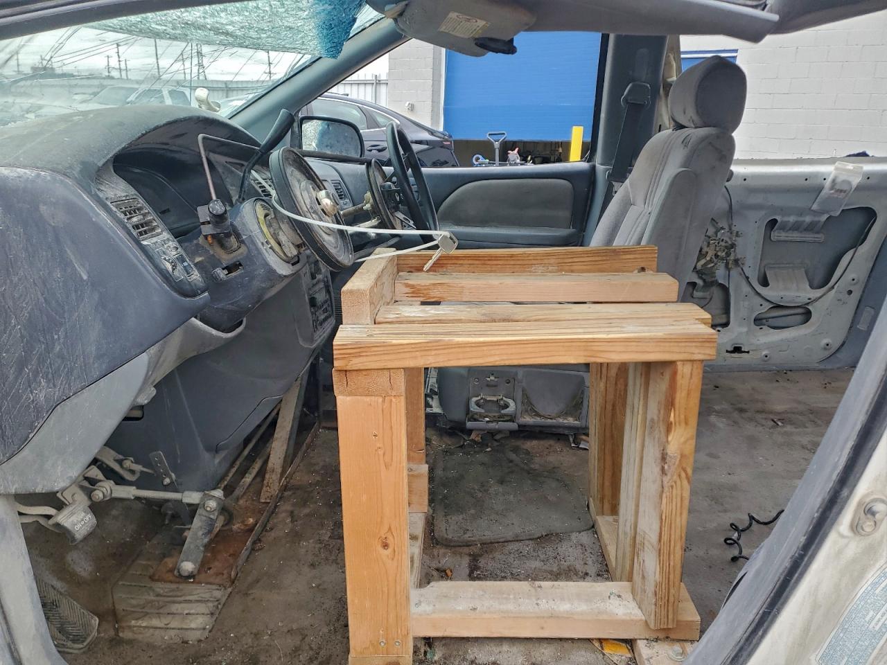 2000 Toyota Sienna Ce VIN: 4T3GF19C7YU208061 Lot: 94363435