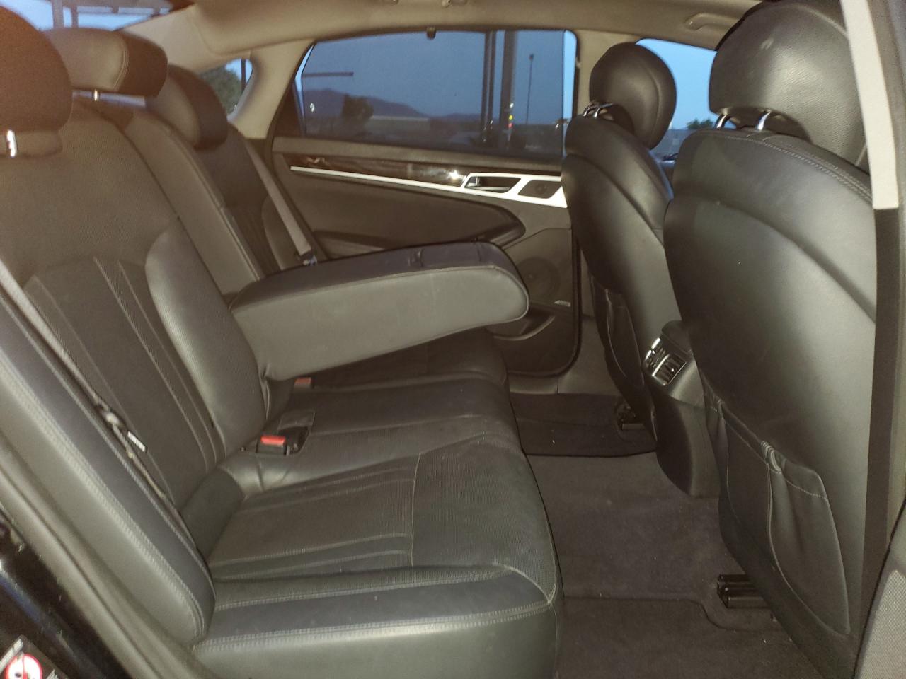 2016 Hyundai Genesis 3.8L VIN: KMHGN4JEXGU121313 Lot: 92282055