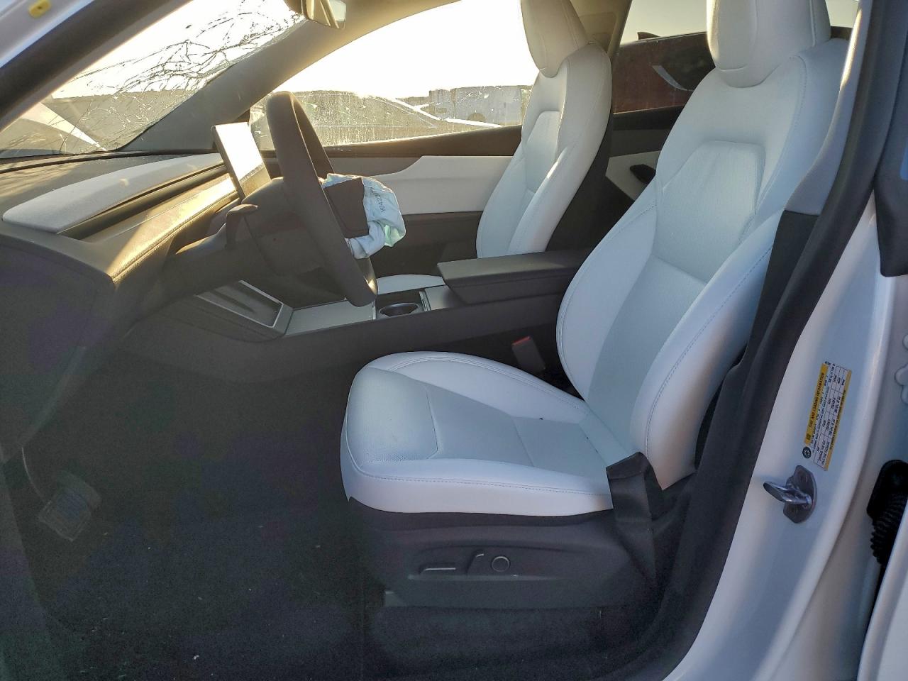 2026 Tesla Model Y VIN: 7SAYGDEDXTA491555 Lot: 92456235