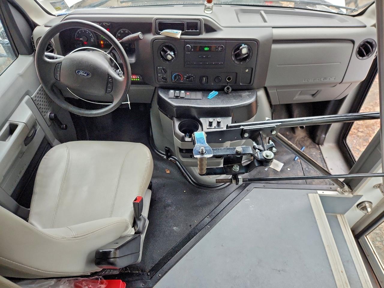 2019 Ford Econoline E350 VIN: 1FDEE3FS3KDC19043 Lot: 93543005