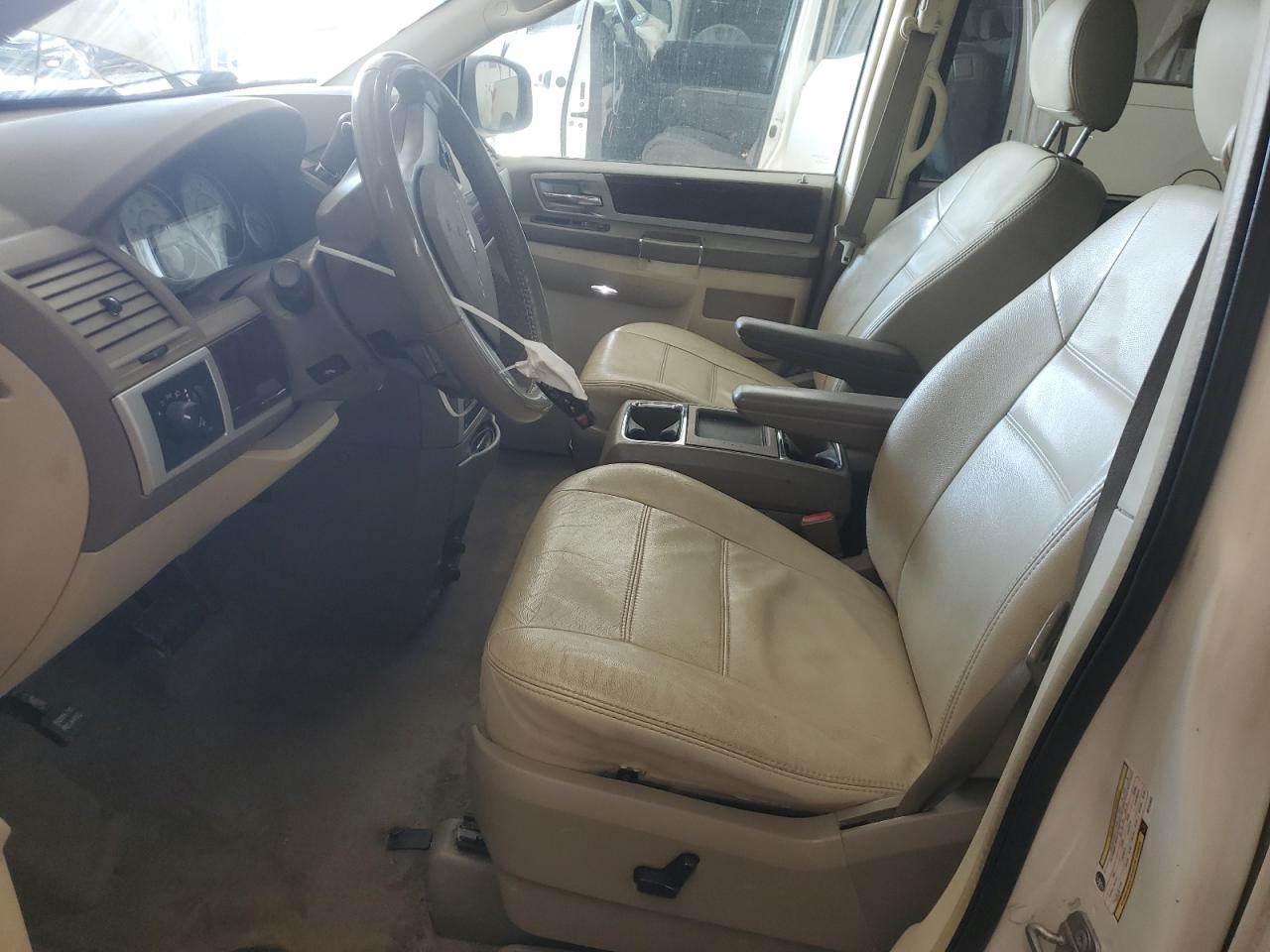 2010 Chrysler Town & Country Touring VIN: 2A4RR5D14AR142933 Lot: 92393195