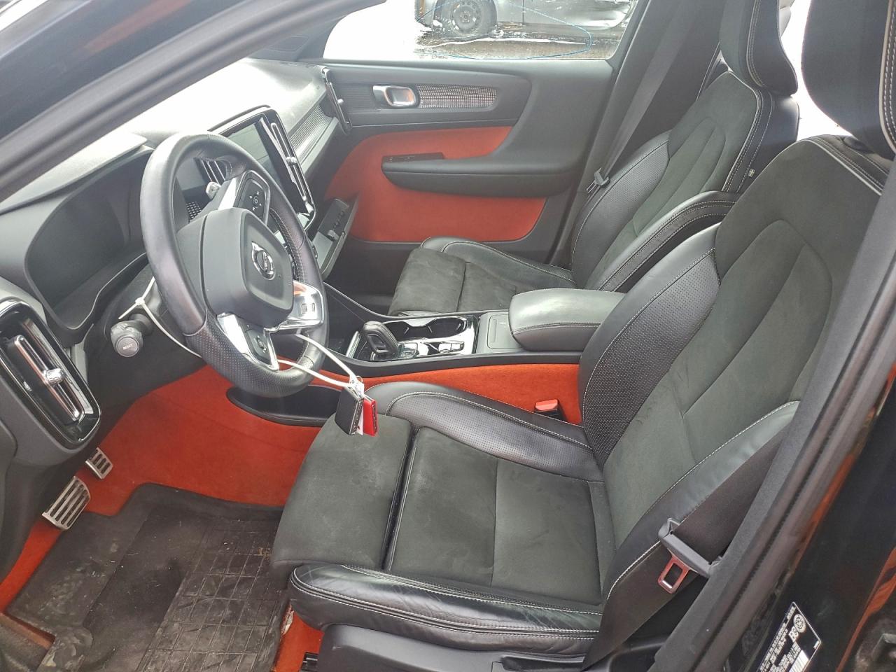 2019 Volvo Xc40 T5 R-Design VIN: YV4162UMXK2136023 Lot: 94150405