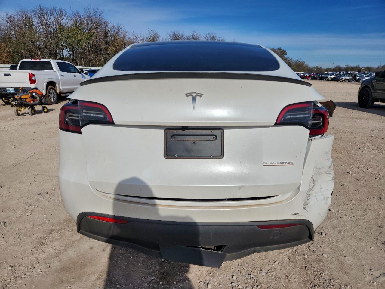 2024 Tesla Model Y VIN: 7SAYGDEF0RA331615 Lot: 93977555