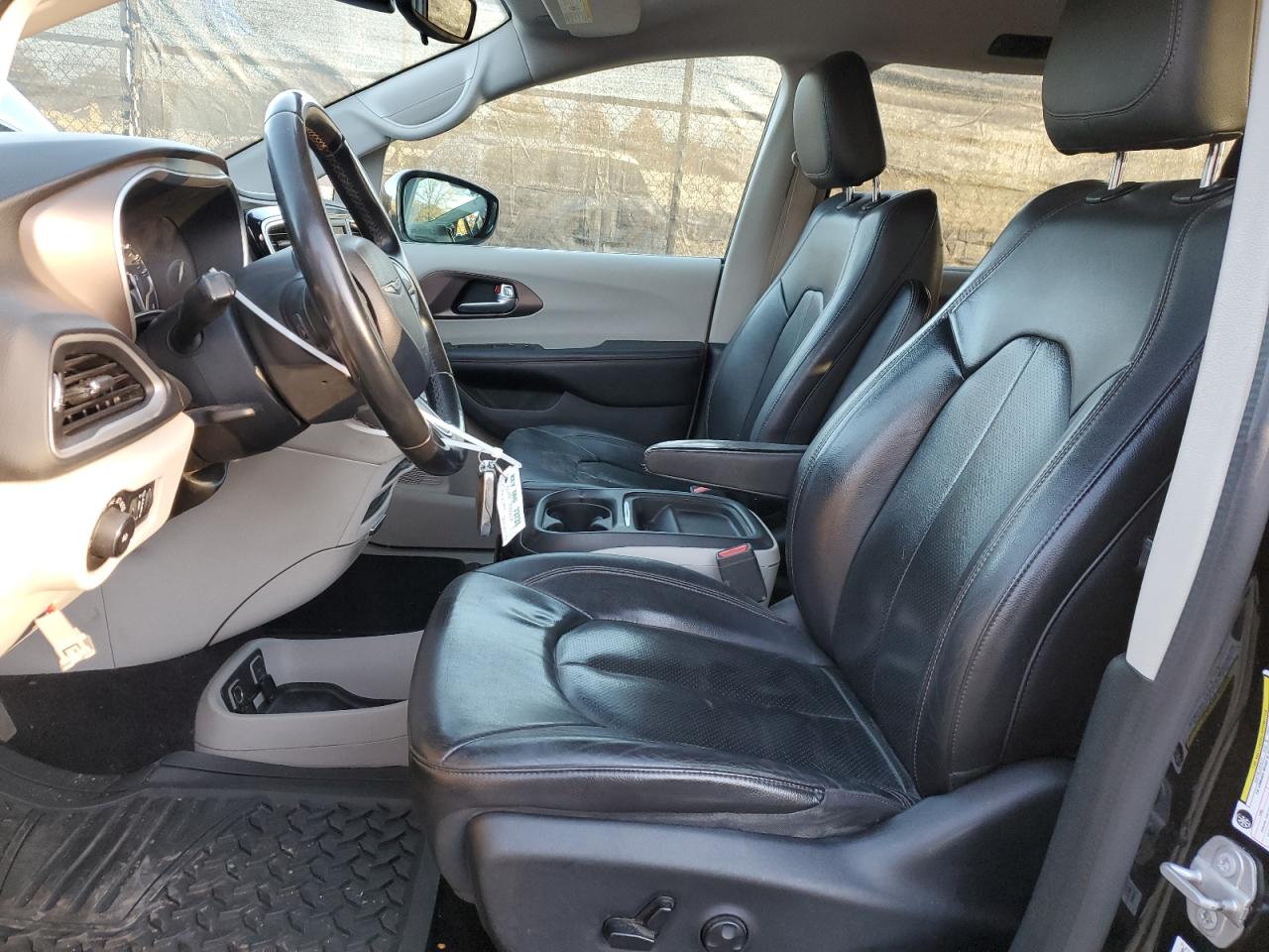 2018 Chrysler Pacifica Touring L VIN: 2C4RC1BG5JR322770 Lot: 91215705