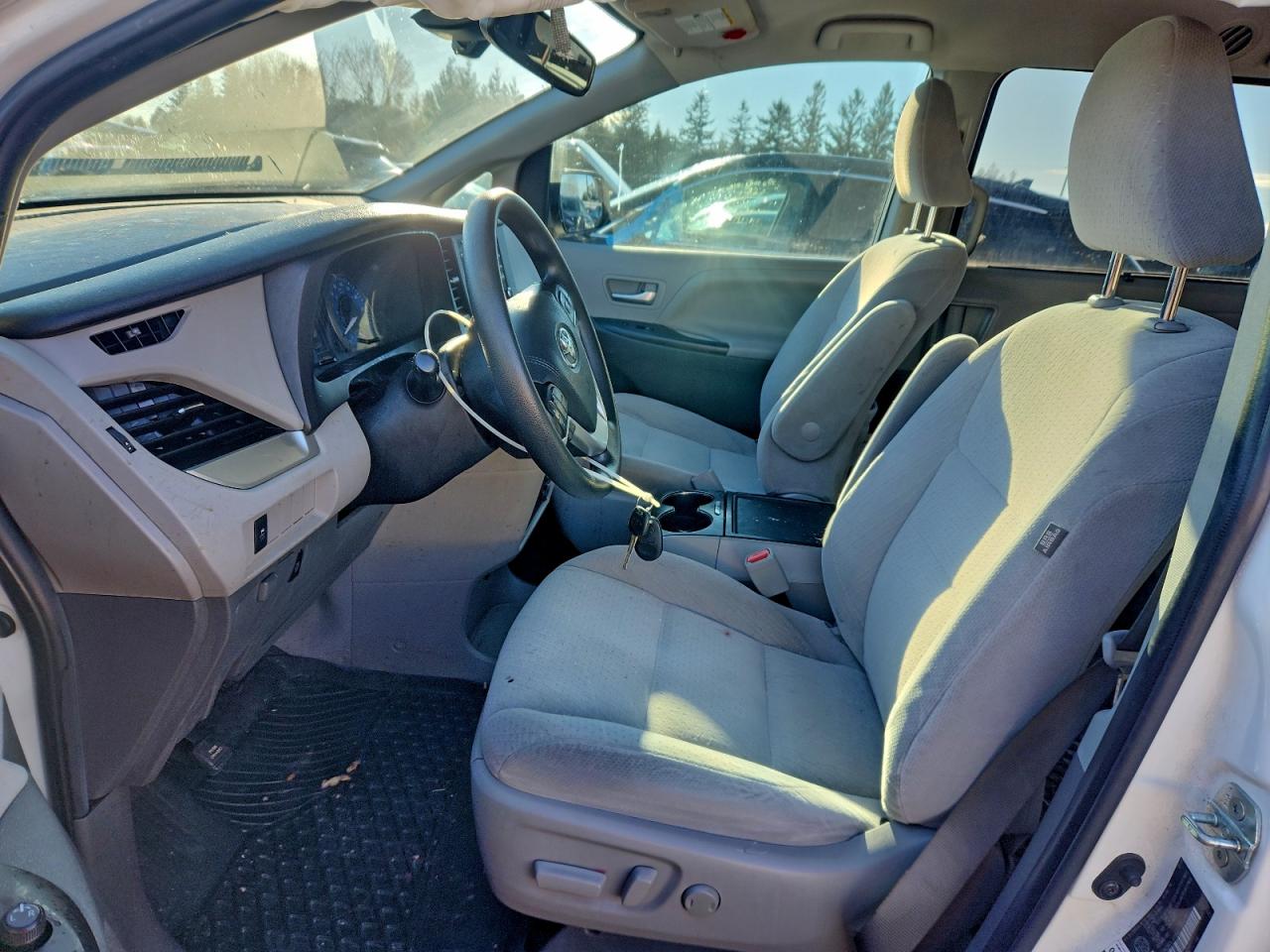 2020 Toyota Sienna Le VIN: 5TDKZ3DCXLS070692 Lot: 93380895