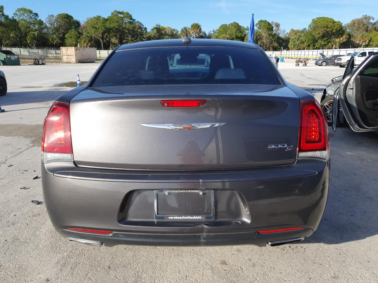 2017 Chrysler 300 S VIN: 2C3CCABG3HH505949 Lot: 92900875