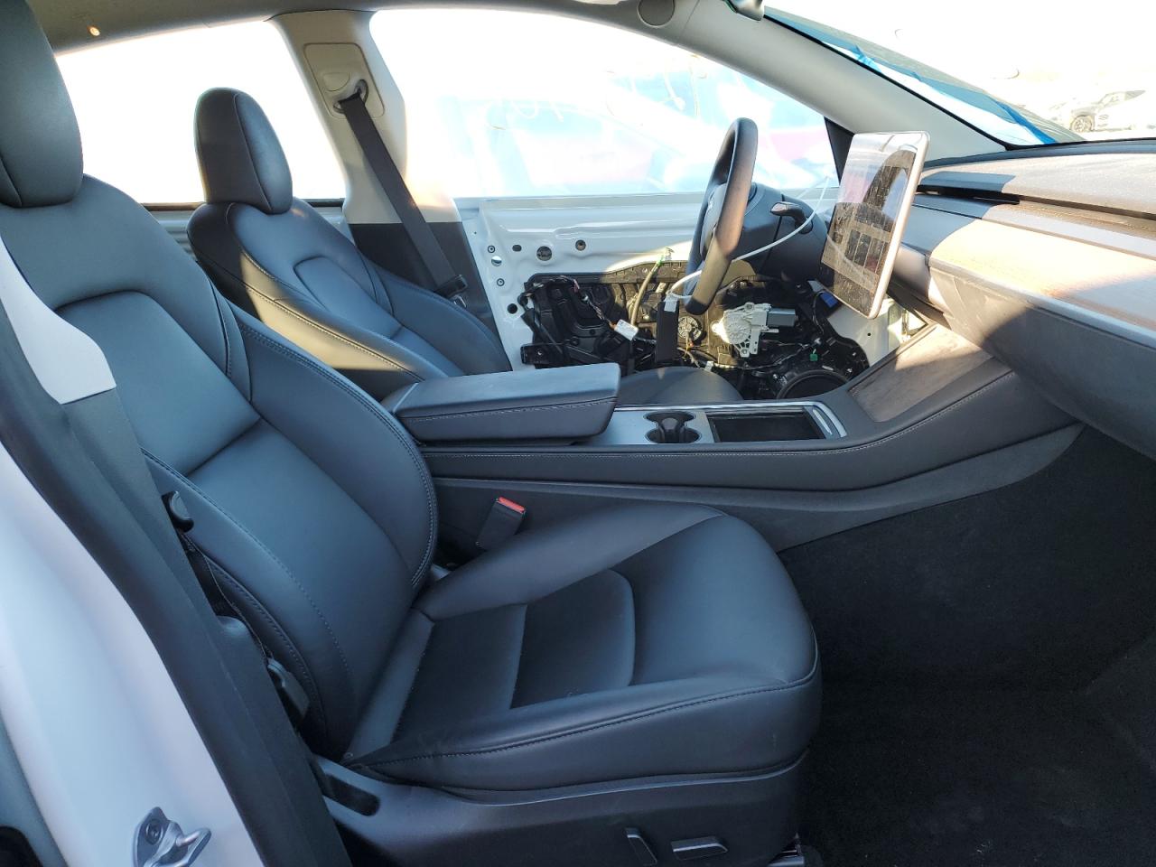 2023 Tesla Model Y VIN: 7SAYGDEE8PF801669 Lot: 92953705