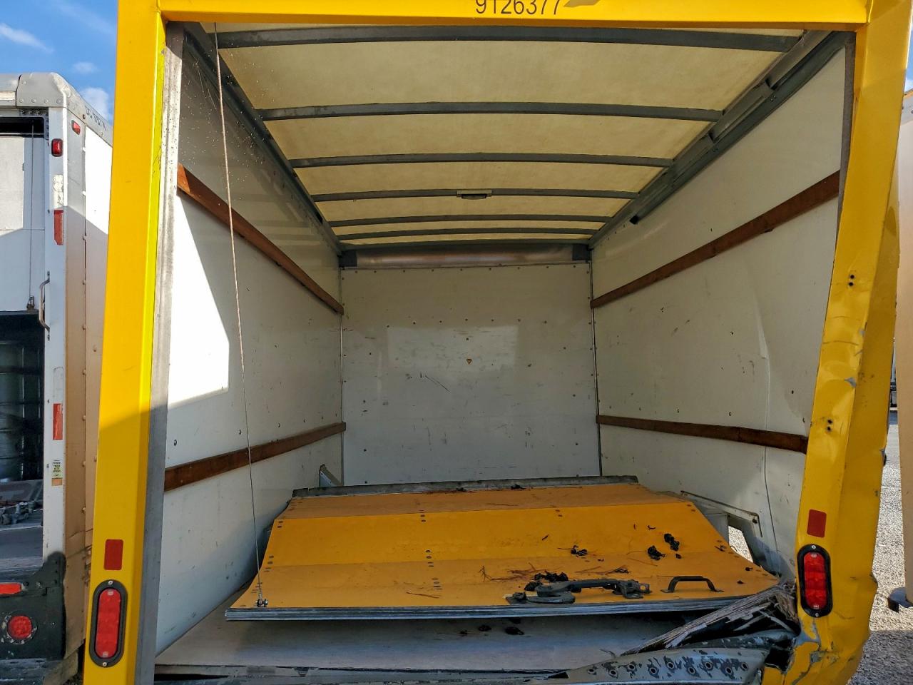 2023 GMC Savana Cut - Box Truck VIN: 1GD07RFP4P1115768 Lot: 93226395