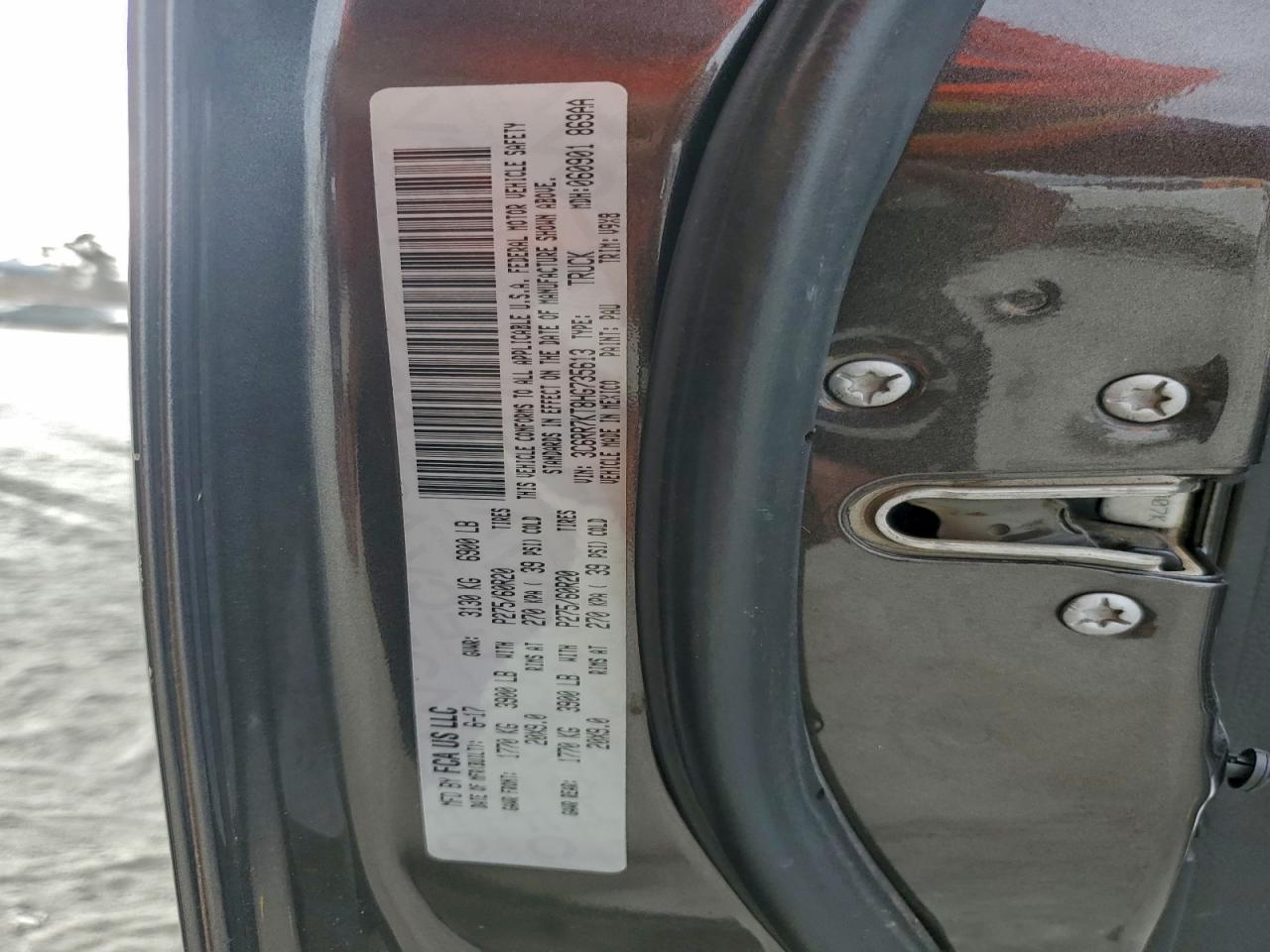 2017 Ram 1500 St VIN: 3C6RR7KT8HG735613 Lot: 93823725