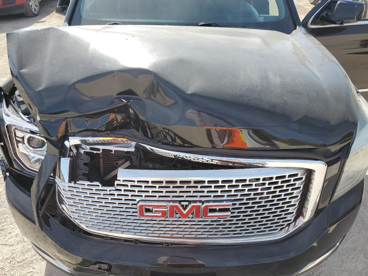 2015 GMC Yukon Denali VIN: 1GKS2CKJ8FR567270 Lot: 90998595