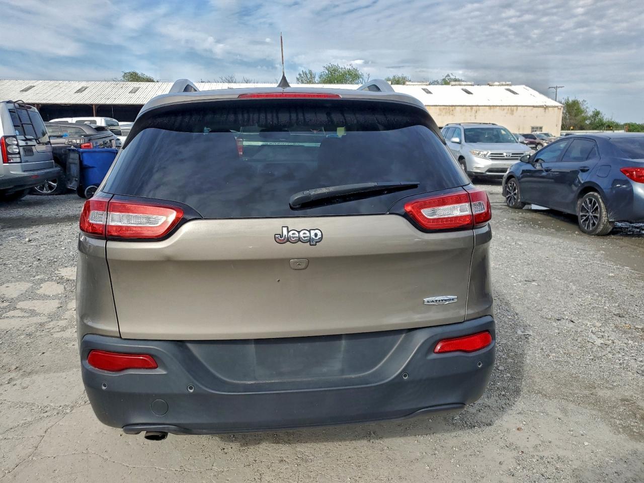 2017 Jeep Cherokee Latitude VIN: 1C4PJLCB6HW535160 Lot: 94556915