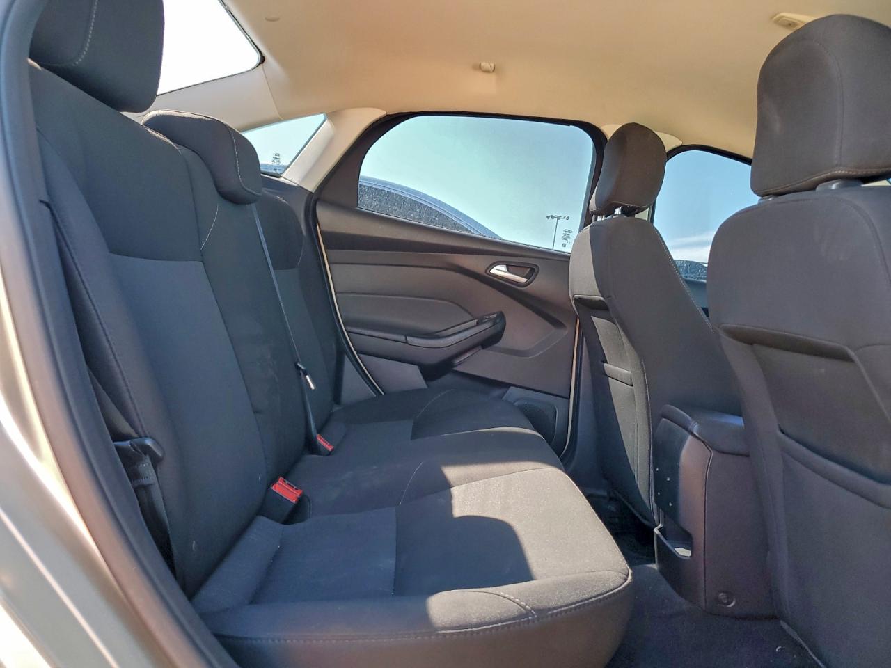 2017 Ford Focus Se VIN: 1FADP3F23HL332036 Lot: 94118245