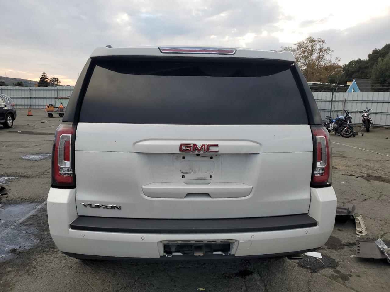 2019 GMC Yukon Slt VIN: 1GKS1BKC2KR308217 Lot: 92402265