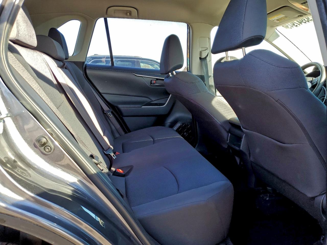 2019 Toyota Rav4 Le VIN: JTMF1RFV0KD504378 Lot: 93947945