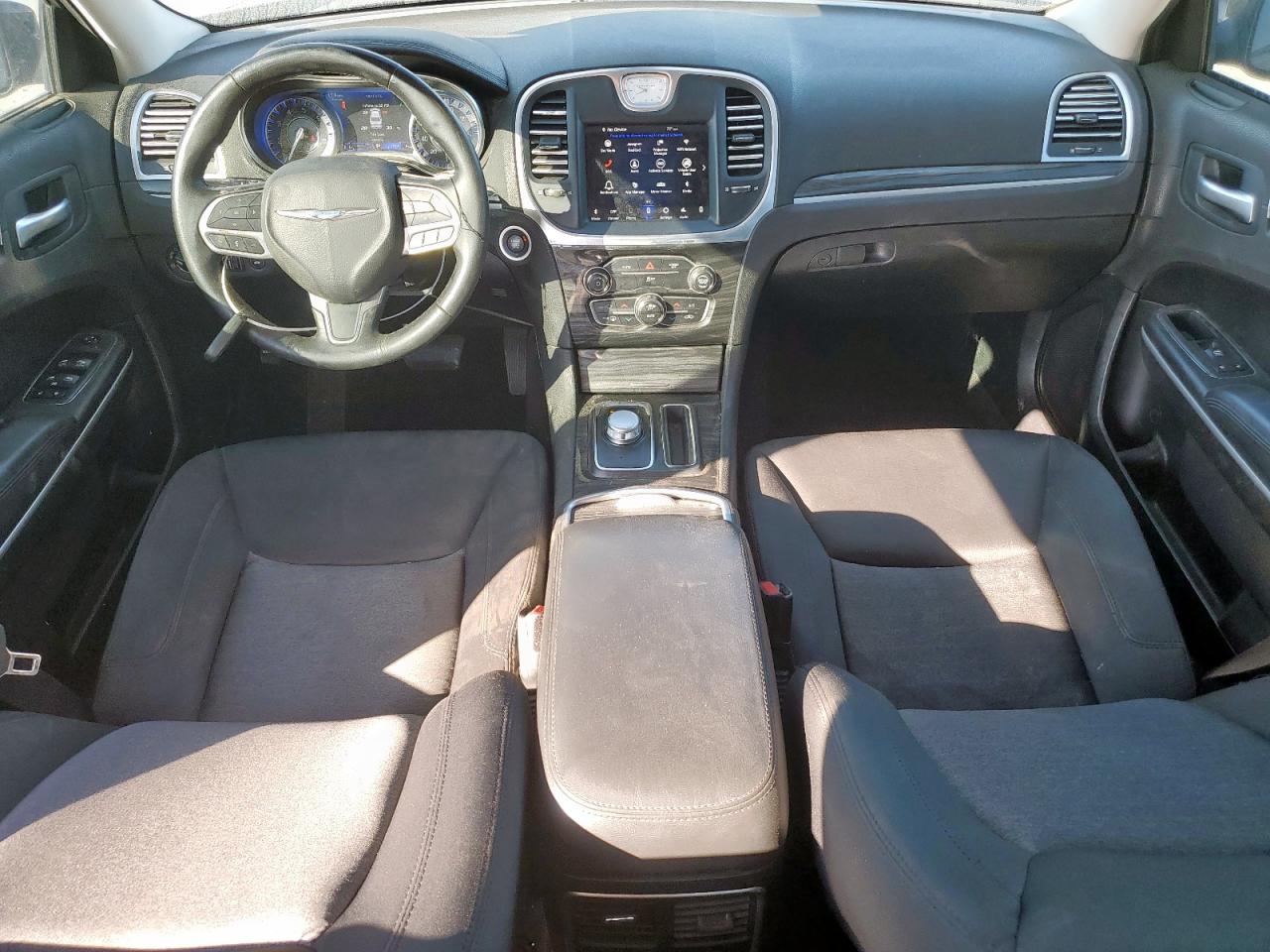 2020 Chrysler 300 Touring VIN: 2C3CCAAG7LH137592 Lot: 92877355