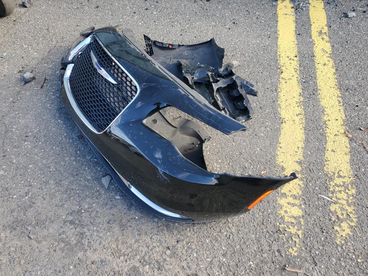 2015 Chrysler 300 Limited VIN: 2C3CCARG3FH923253 Lot: 93233015