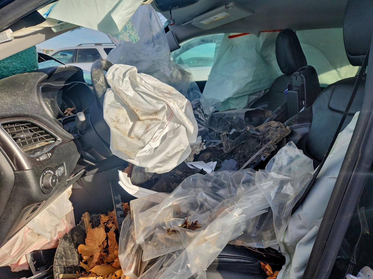 2019 Jeep Cherokee Latitude Plus VIN: 1C4PJMLBXKD364096 Lot: 92243035