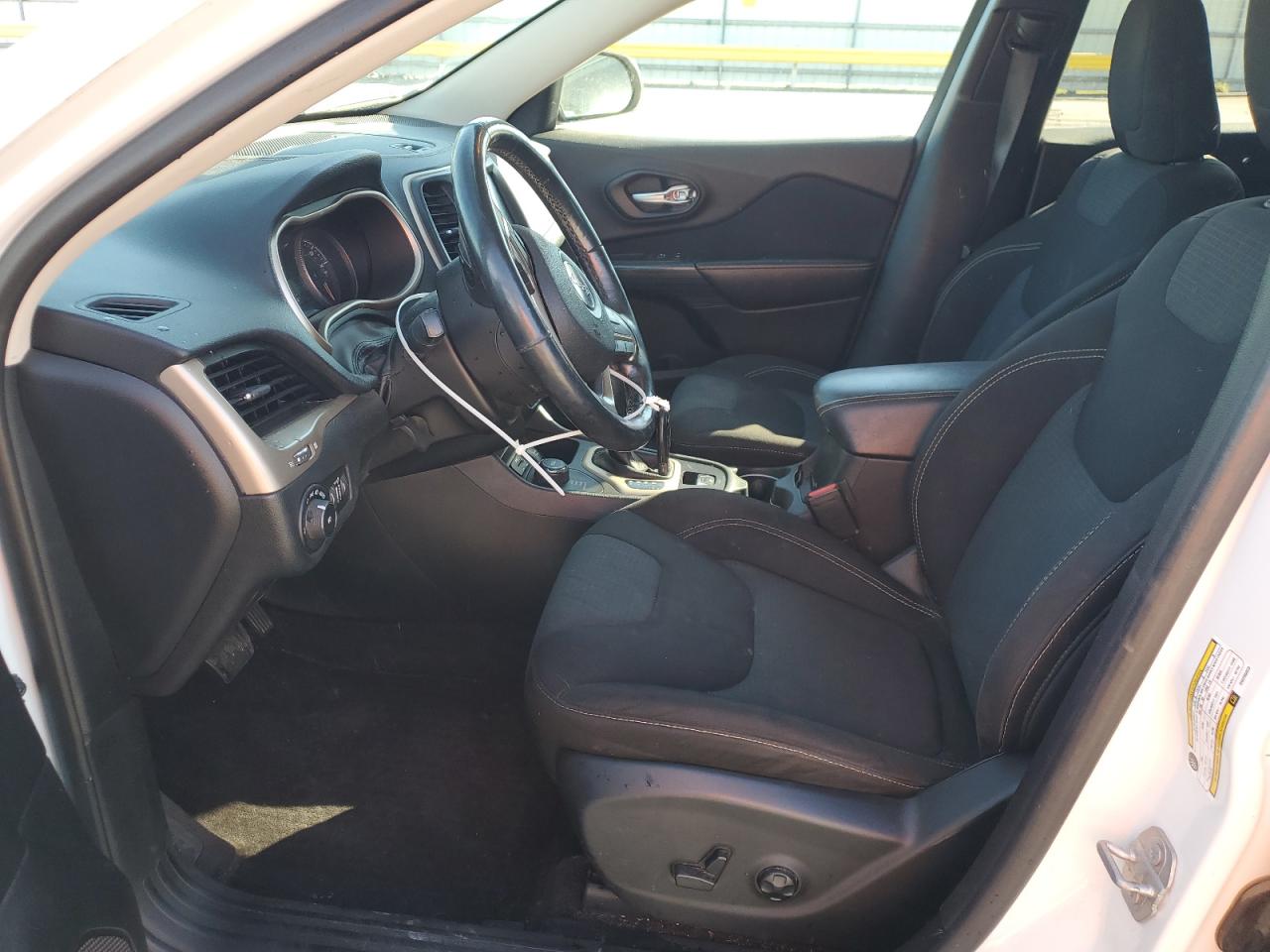 2016 Jeep Cherokee Latitude VIN: 1C4PJMCB3GW290323 Lot: 91287995