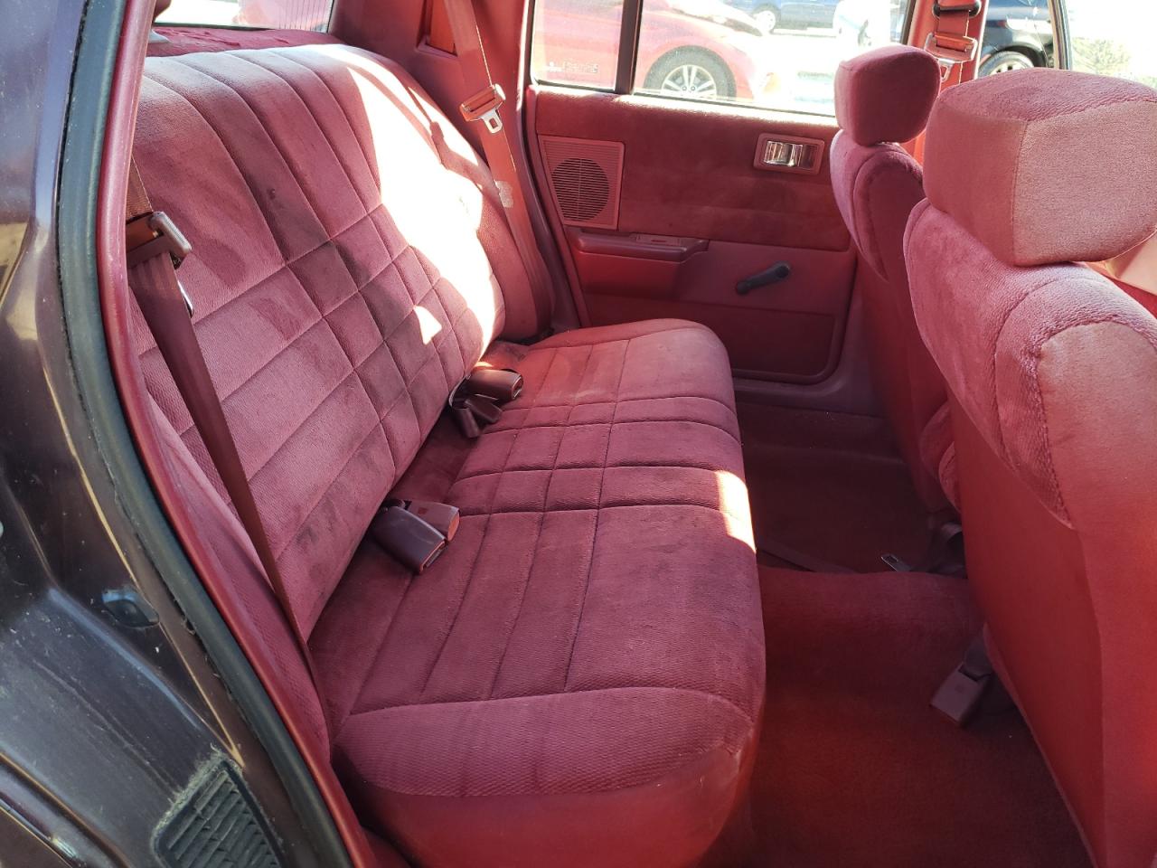 1993 Dodge Spirit VIN: 3B3XA46K9PT640136 Lot: 92530285