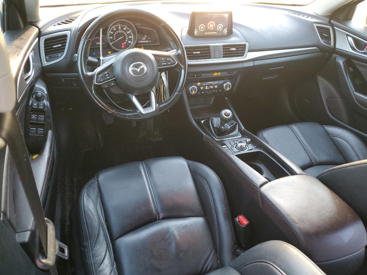 2018 Mazda 3 Touring VIN: 3MZBN1L37JM240941 Lot: 90924085