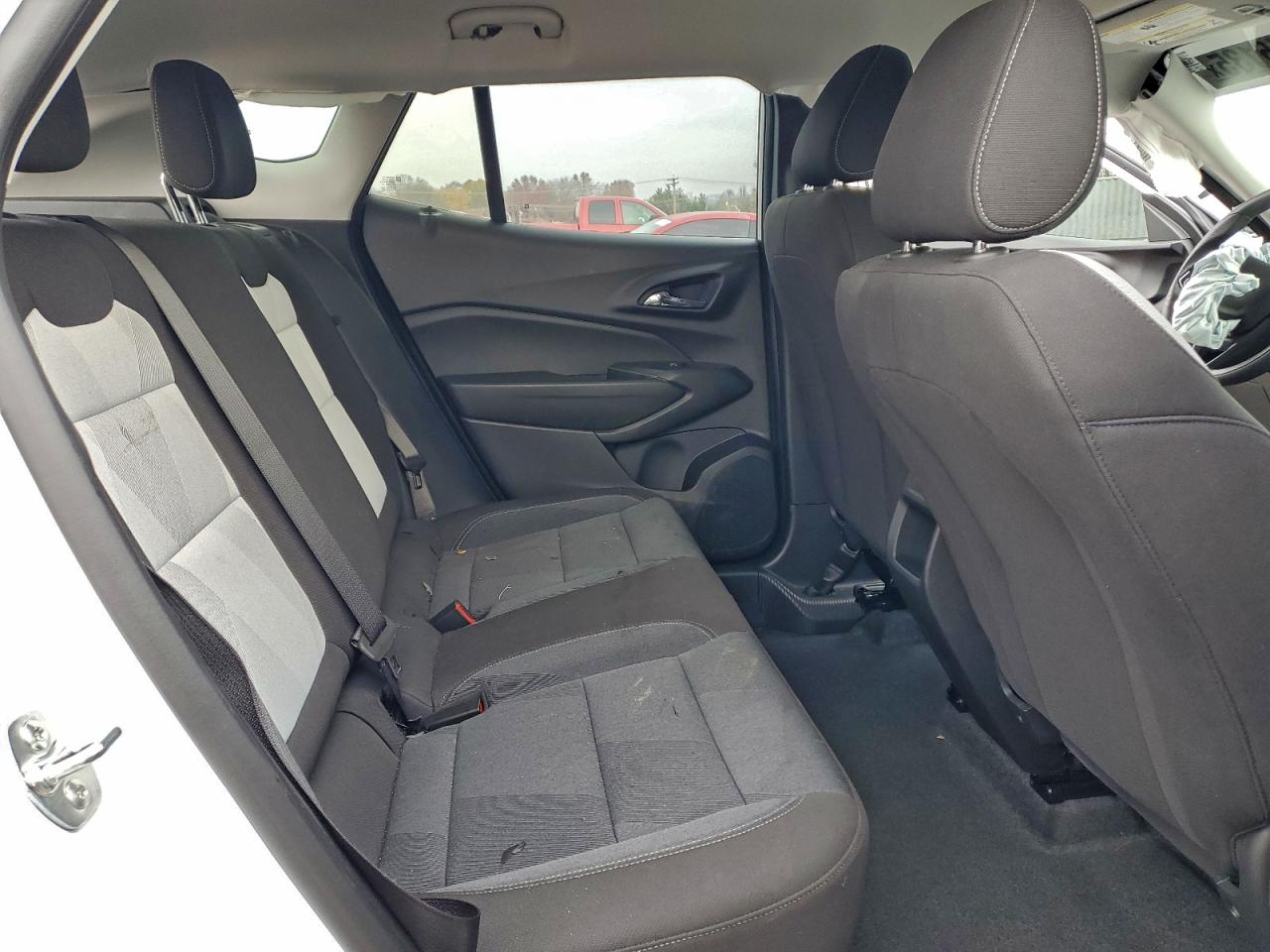 2025 Chevrolet Trax Ls VIN: KL77LFEP2SC235822 Lot: 94116135