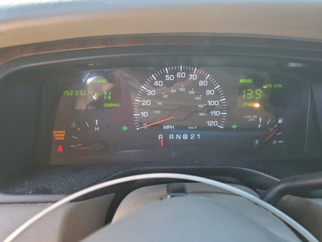 2000 Lincoln Town Car Cartier VIN: 1LNHM83WXYY851754 Lot: 91470955