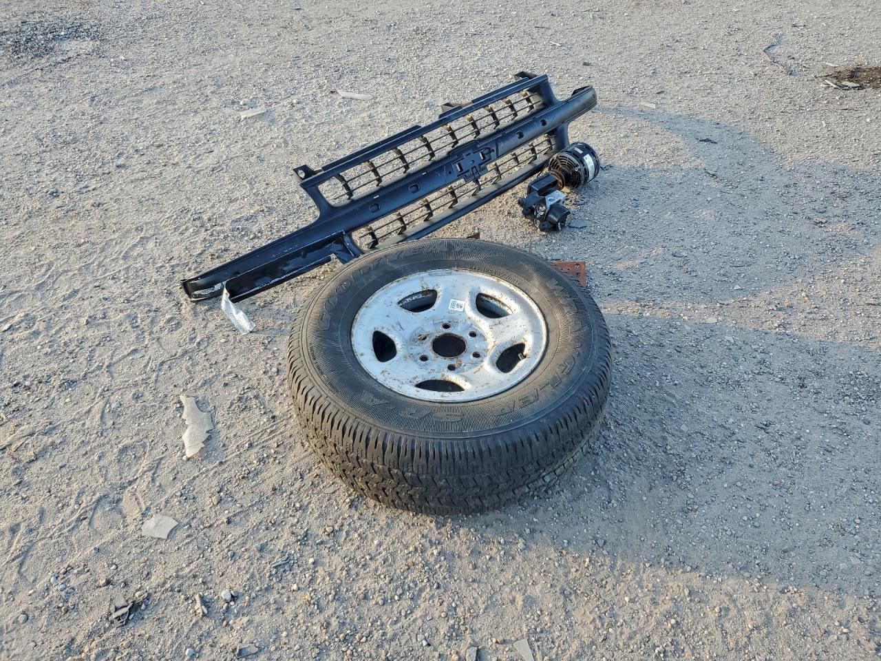 2000 Chevrolet Silverado C1500 VIN: 2GCEC19T8Y1110746 Lot: 94176195