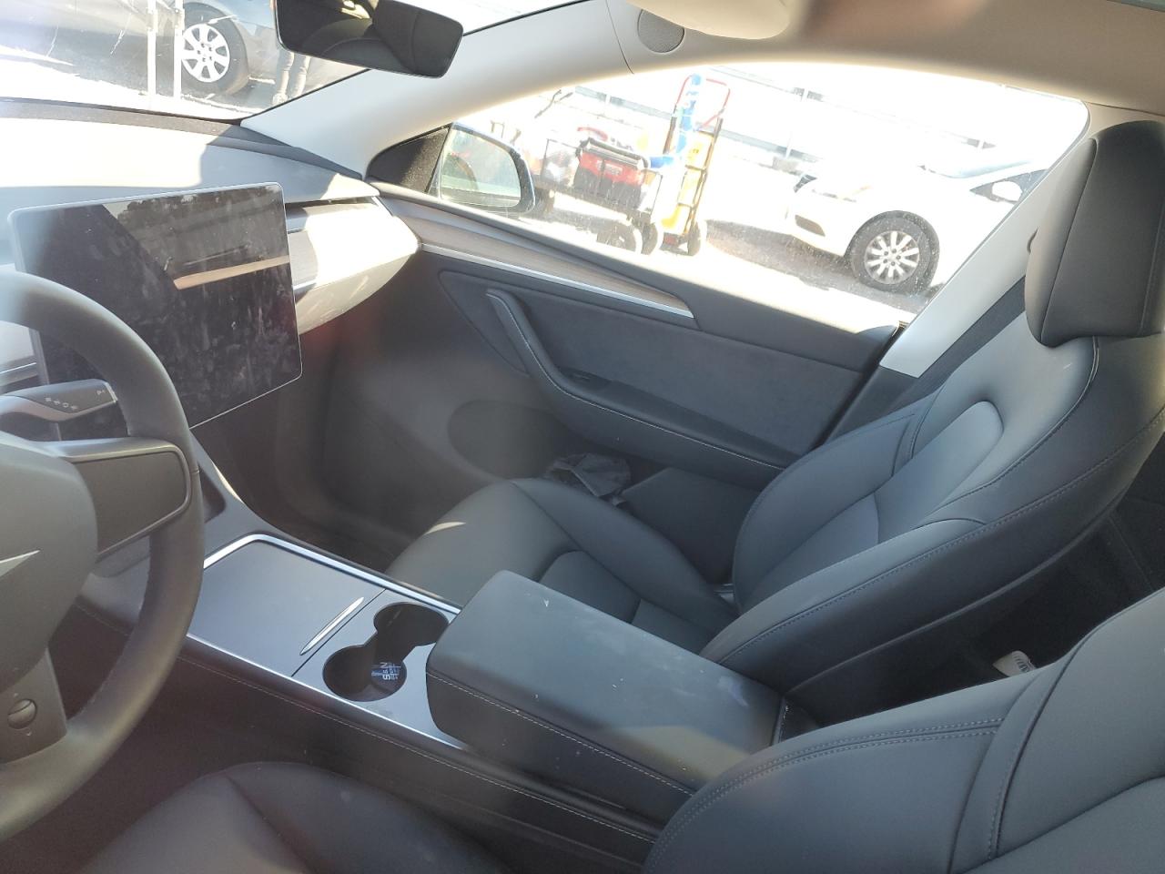 2025 Tesla Model Y VIN: 7SAYGDEE5SA353560 Lot: 92127105