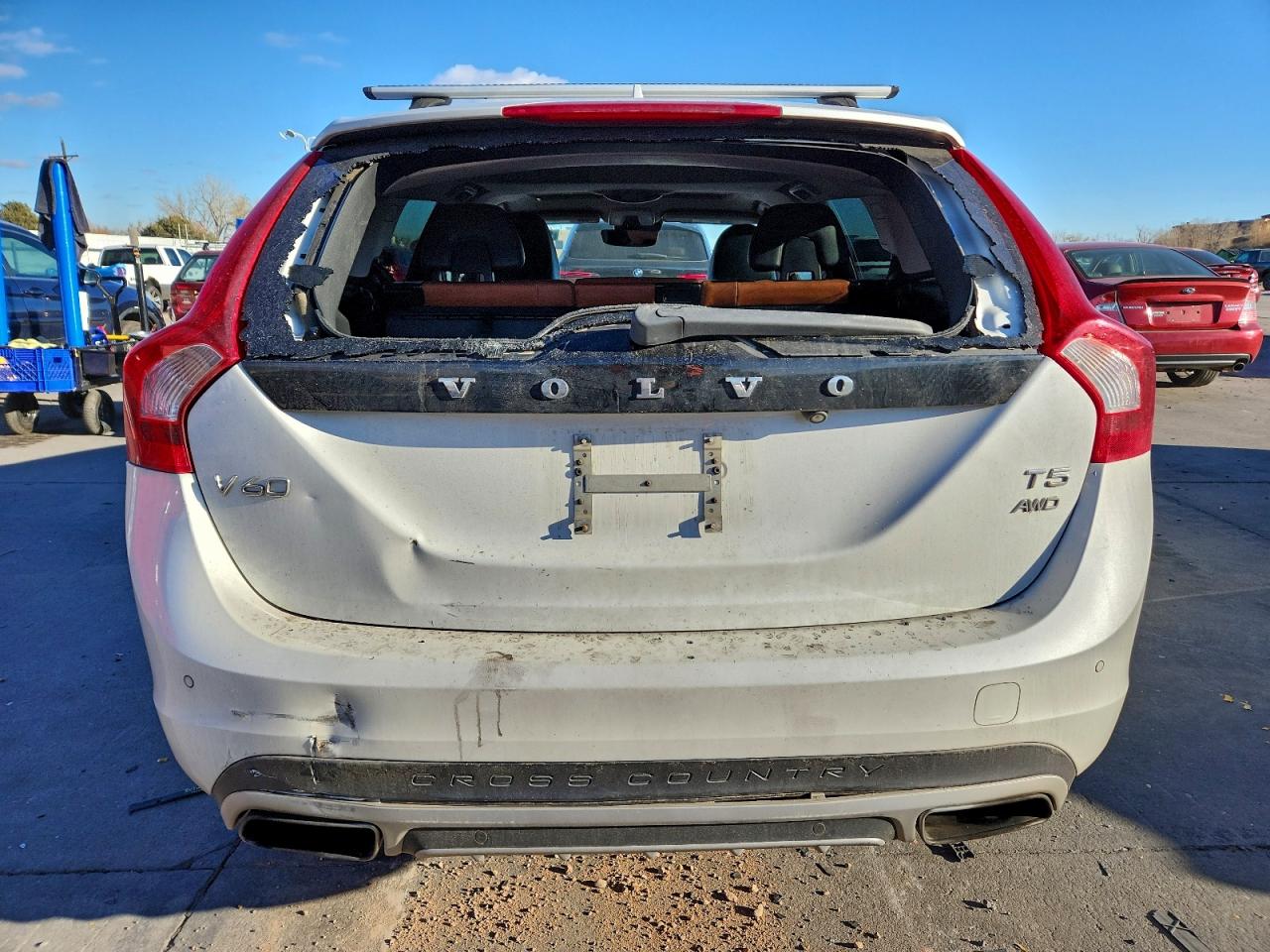 2015 Volvo V60 Cross Country Premier VIN: YV4612HK5F1000942 Lot: 94525445