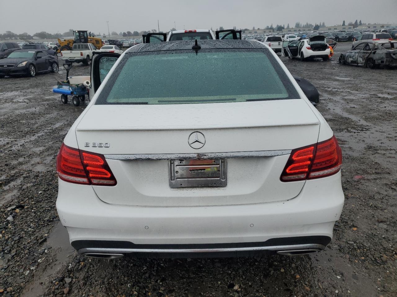 2015 Mercedes-Benz E 350 VIN: WDDHF5KB5FB123177 Lot: 92133625