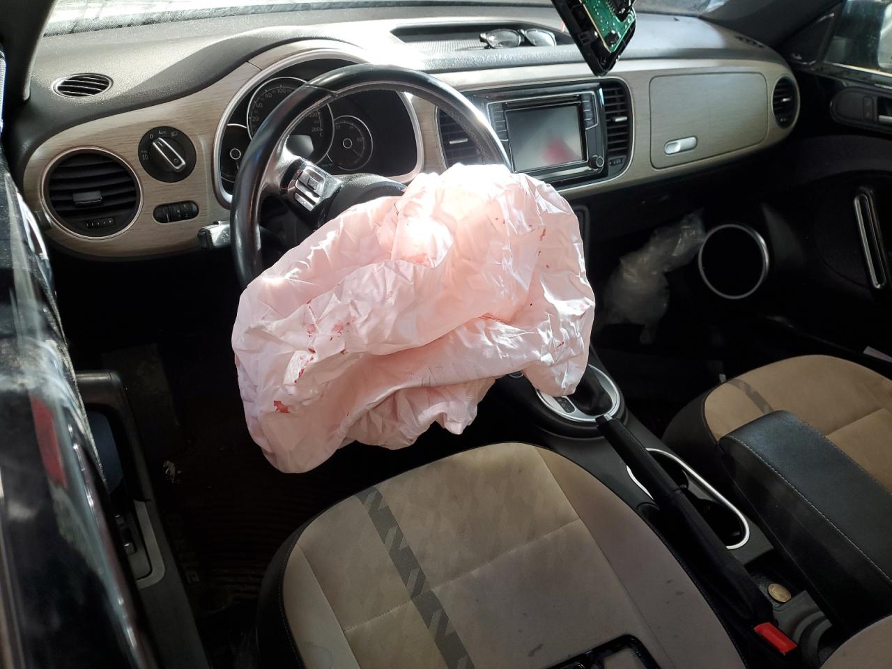 2018 Volkswagen Beetle S VIN: 3VW5DAAT9JM517589 Lot: 93763785