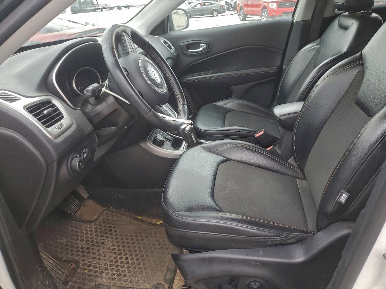 2018 Jeep Compass Latitude VIN: 3C4NJDBB9JT418618 Lot: 92929905