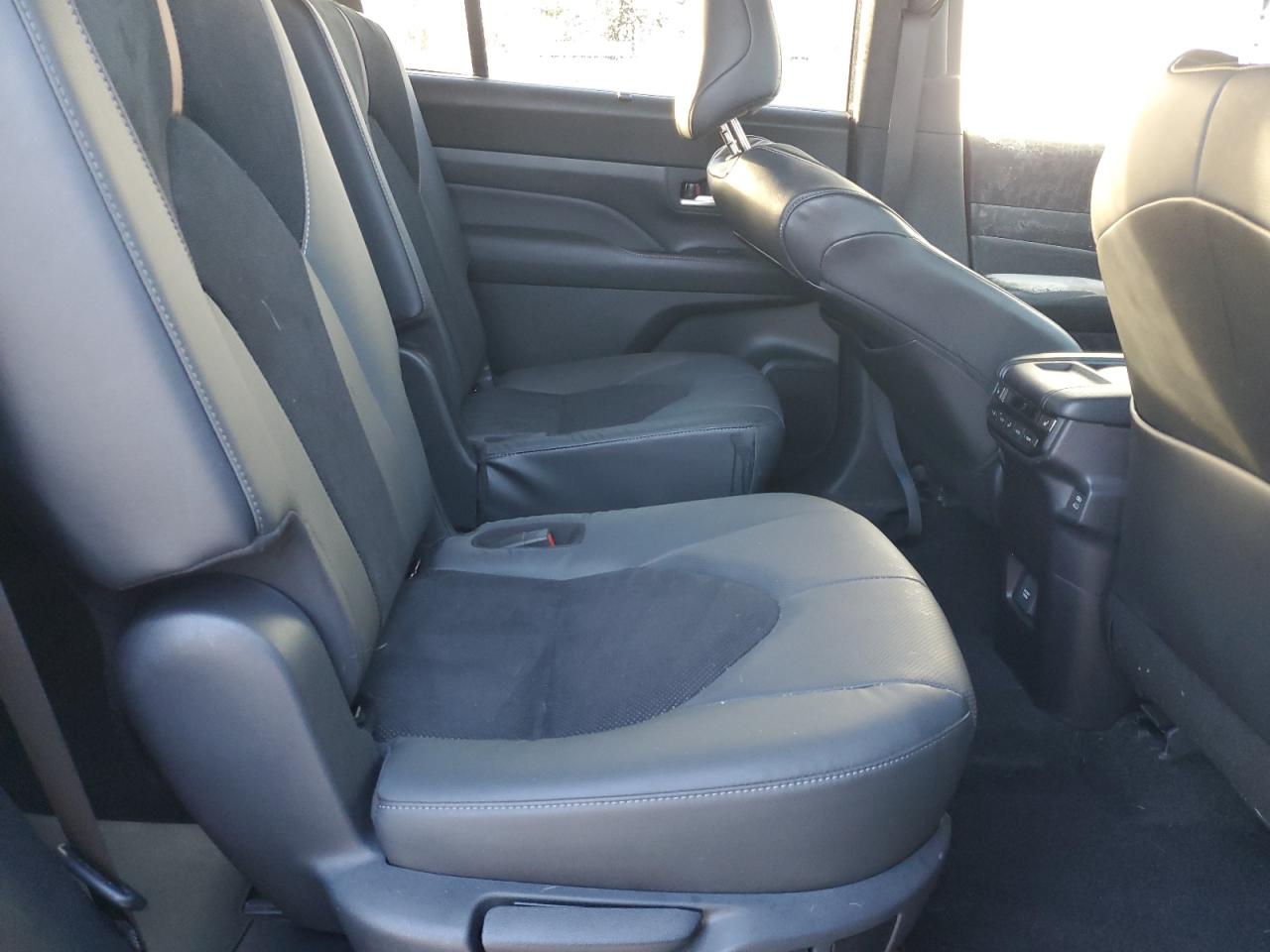 2024 Toyota Grand Highlander Limited VIN: 5TDADAB5XRS004042 Lot: 93070075