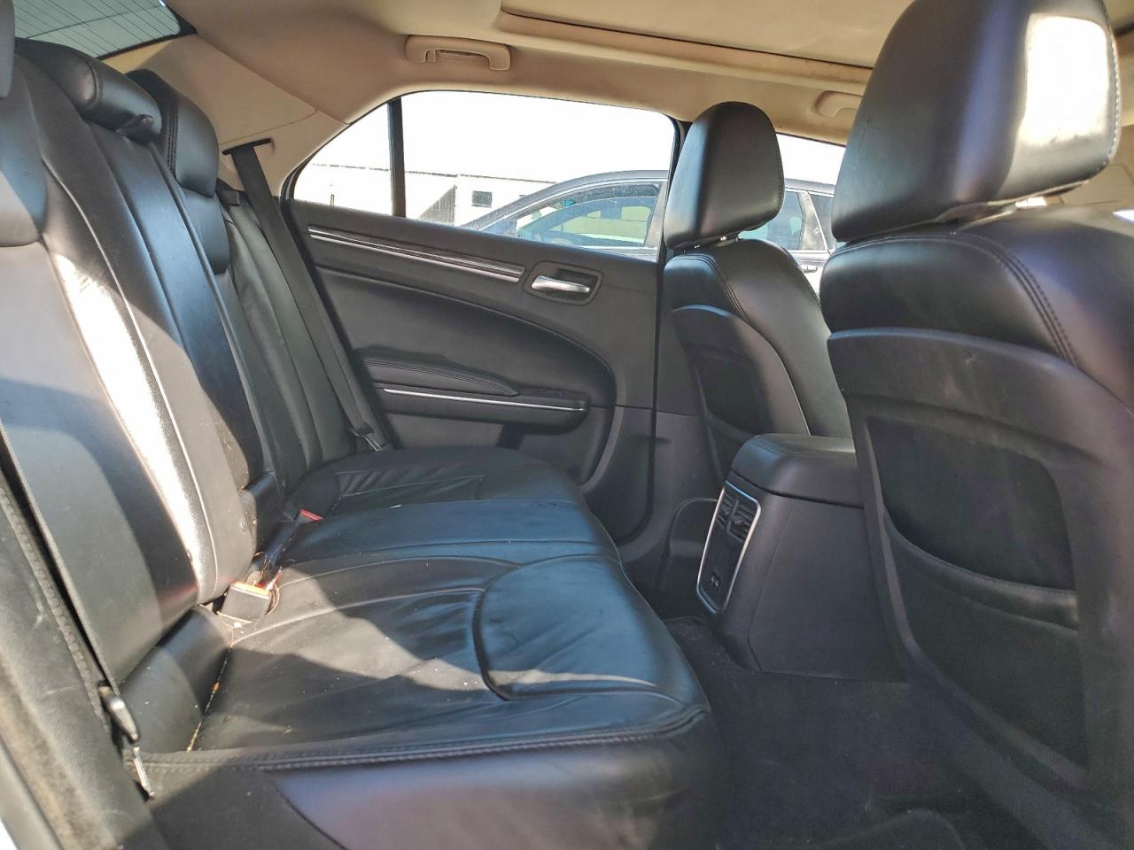 2016 Chrysler 300 Limited VIN: 2C3CCAAG6GH311190 Lot: 93644775