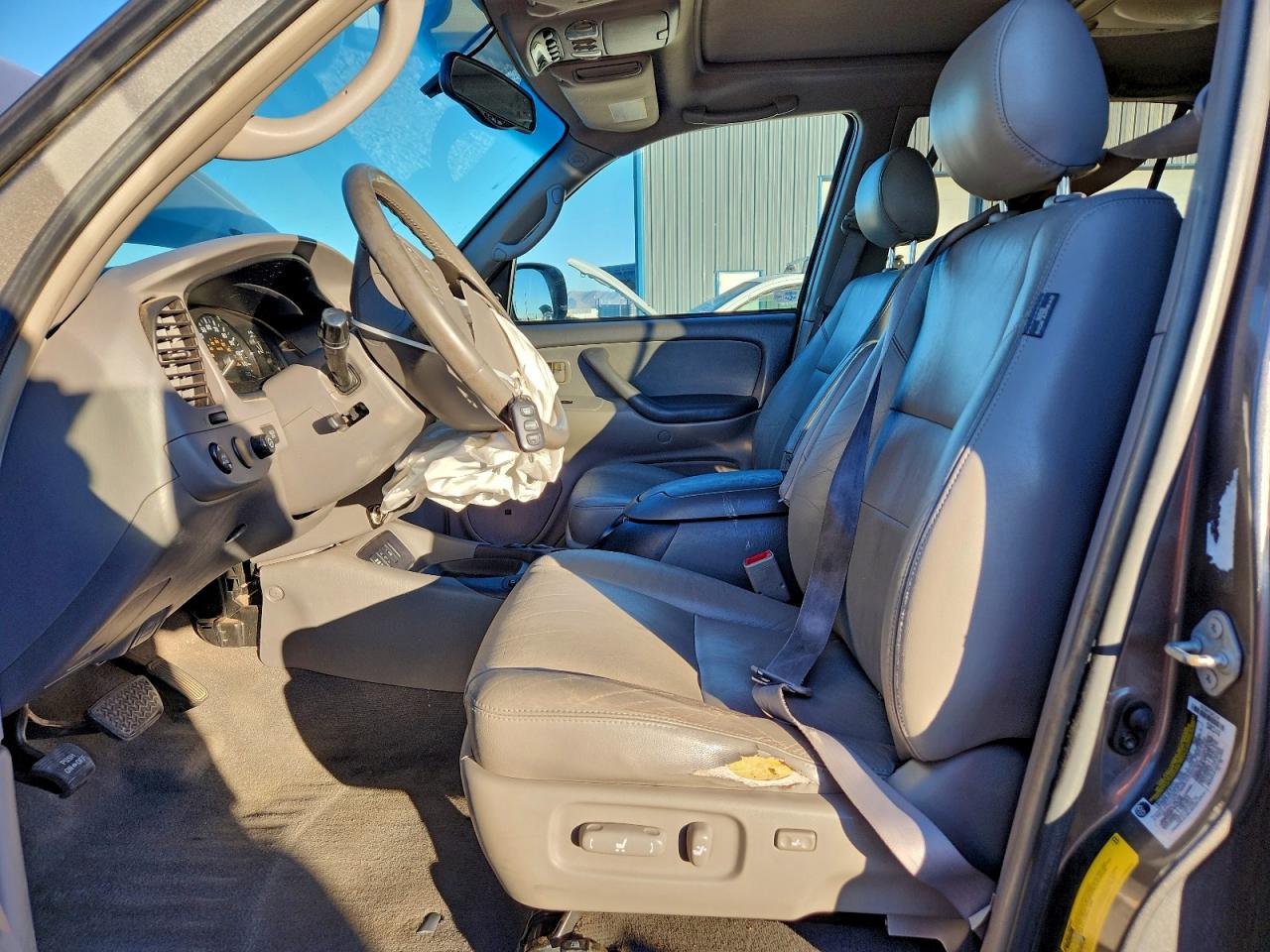 2005 Toyota Sequoia Sr5 VIN: 5TDBT44A85S235096 Lot: 93352755