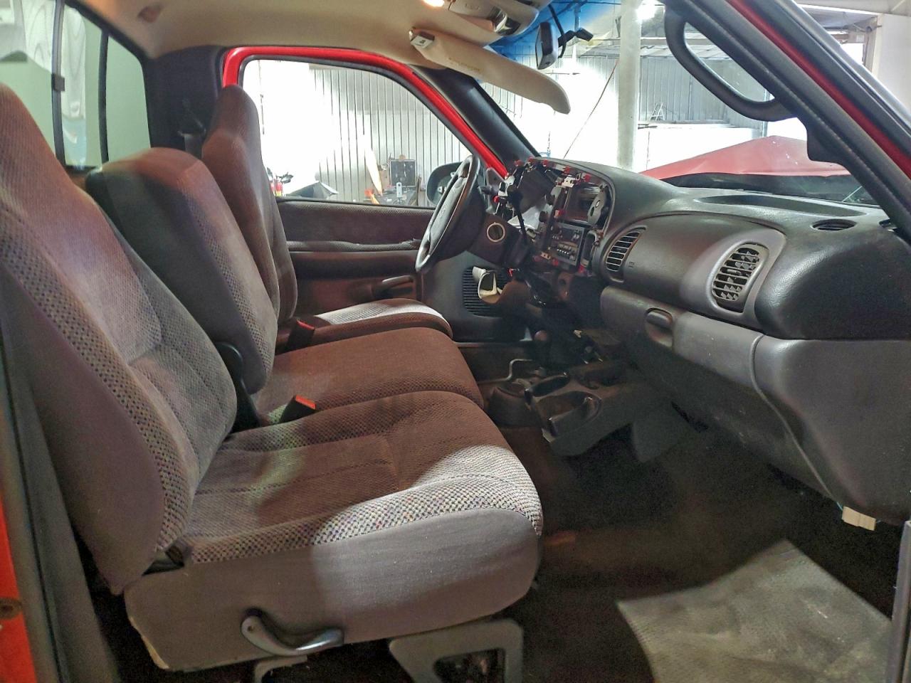 1999 Dodge Ram 2500 VIN: 3B7KF26Z2XM587513 Lot: 94563235