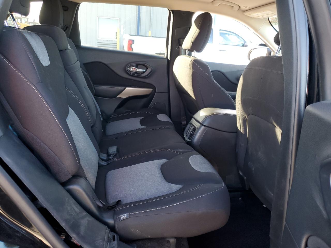 2018 Jeep Cherokee Latitude VIN: 1C4PJMCB8JD569947 Lot: 93339015