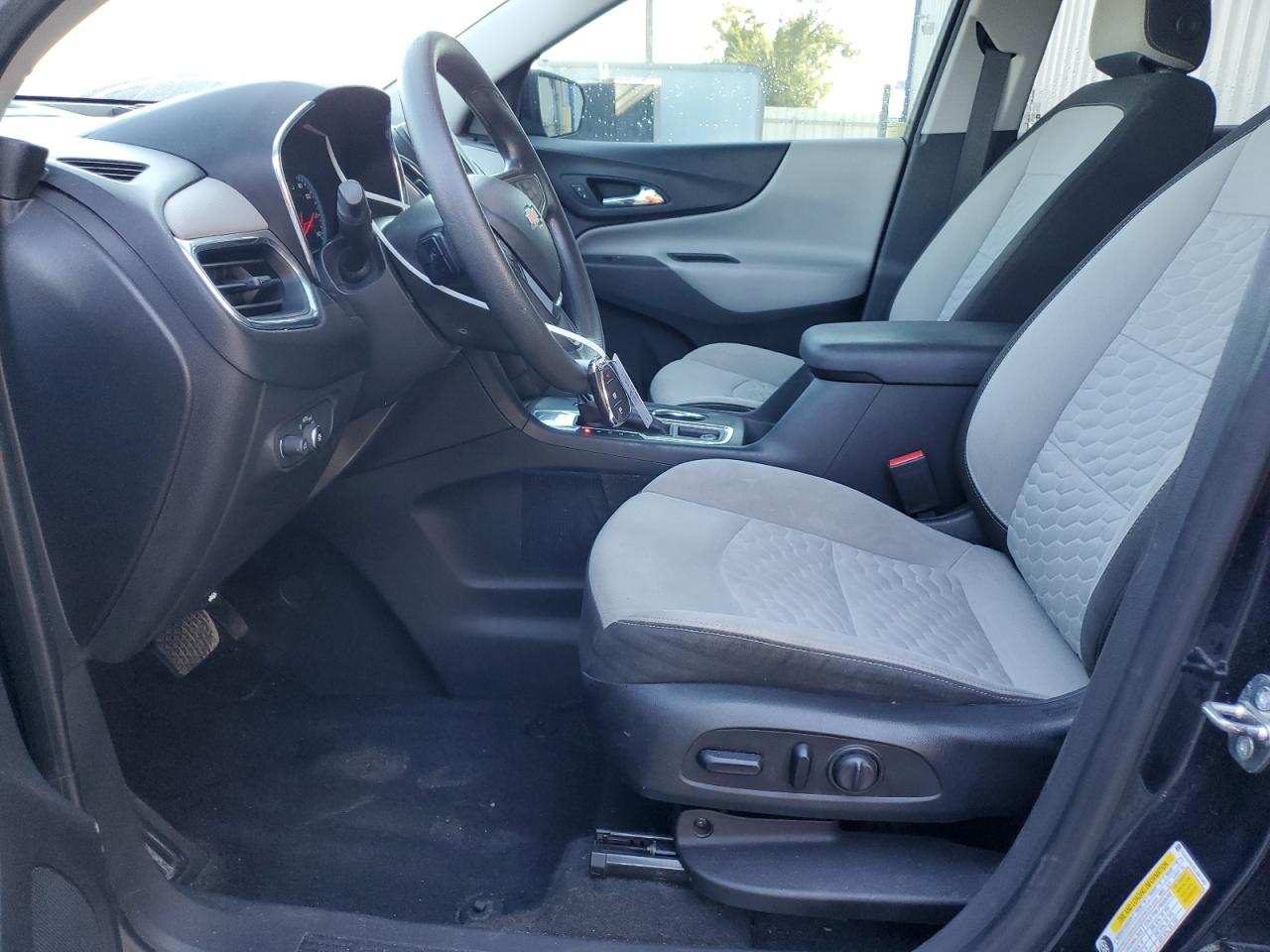 2020 Chevrolet Equinox Ls VIN: 3GNAXHEV0LS607443 Lot: 92426475