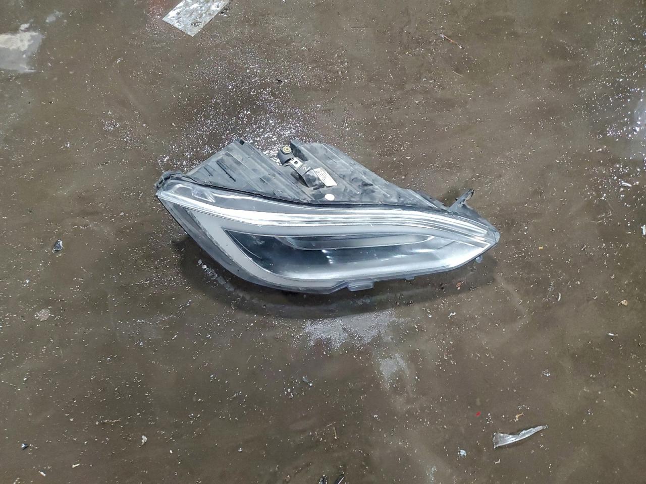 2018 Tesla Model S VIN: 5YJSA1E23JF263219 Lot: 93121235