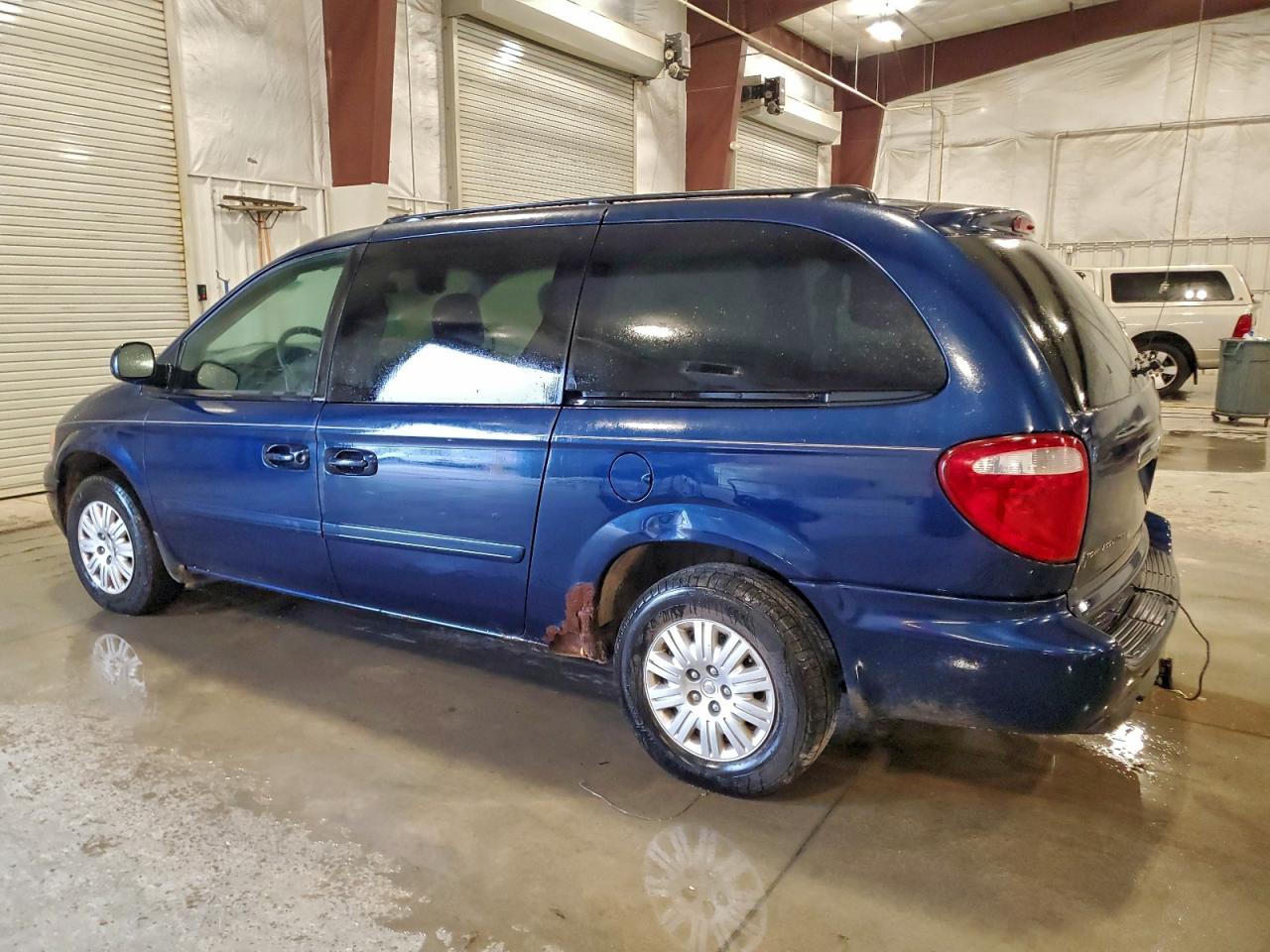 2005 Chrysler Town & Country Lx VIN: 2C4GP44R85R398176 Lot: 93988635