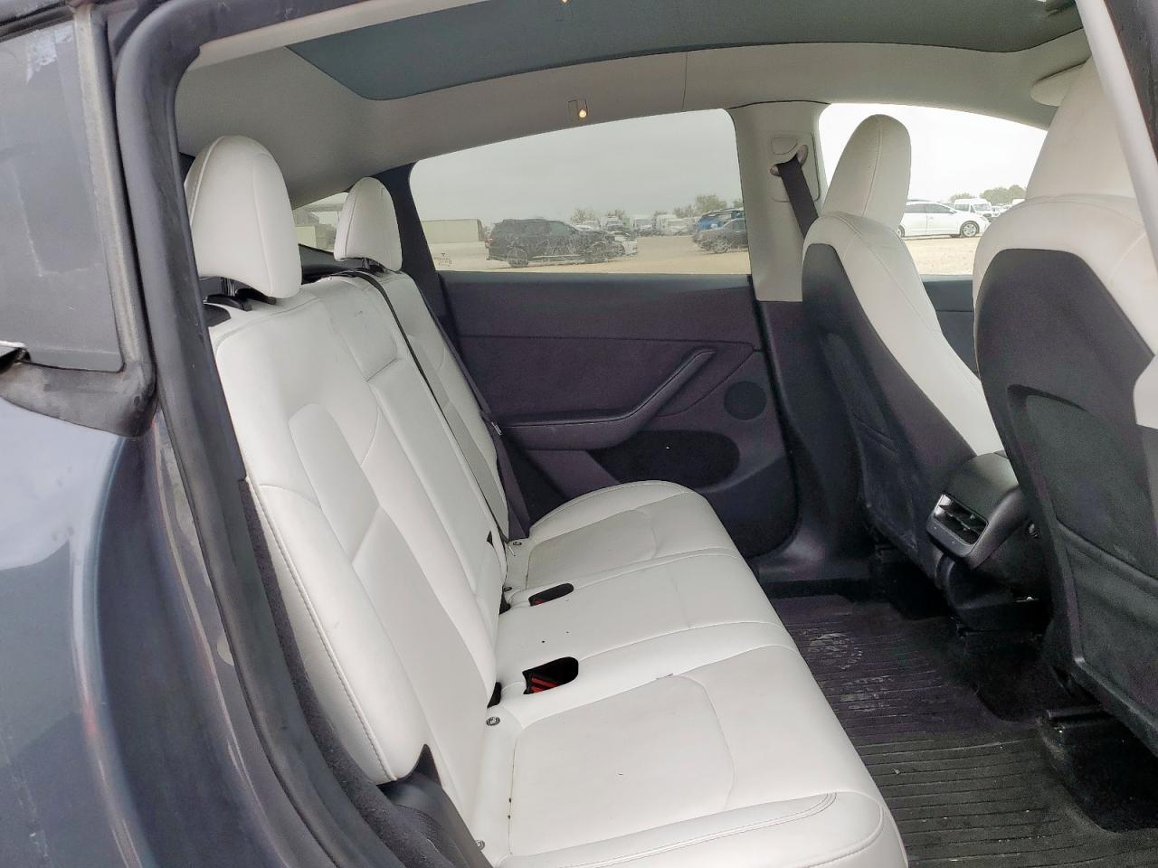 2023 Tesla Model Y VIN: 7SAYGDEE2PA175470 Lot: 92991825