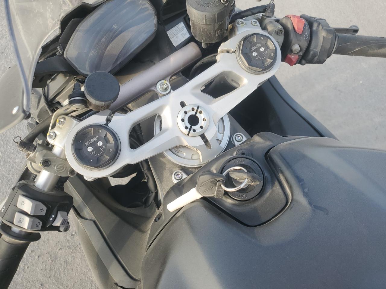 2025 Ducati Panigale V2 VIN: ZDMHAATW7SB015547 Lot: 90755845