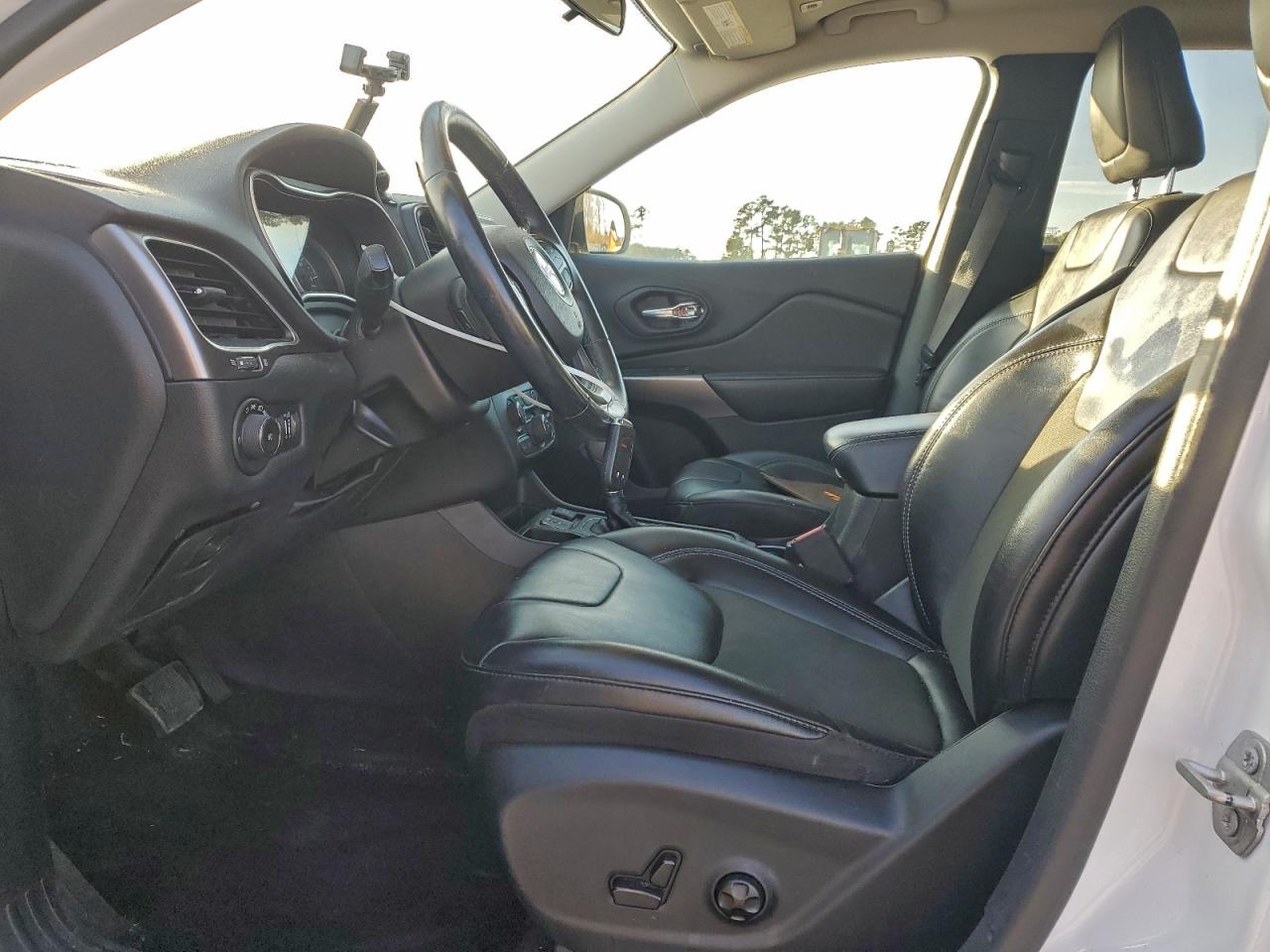 2019 Jeep Cherokee Latitude Plus VIN: 1C4PJLLB4KD202362 Lot: 94079925