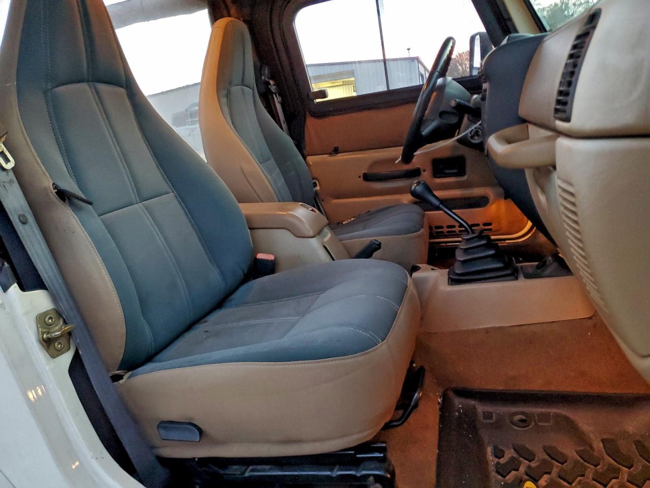 2001 Jeep Wrangler / Tj Sahara VIN: 1J4FA59S81P331243 Lot: 94515035