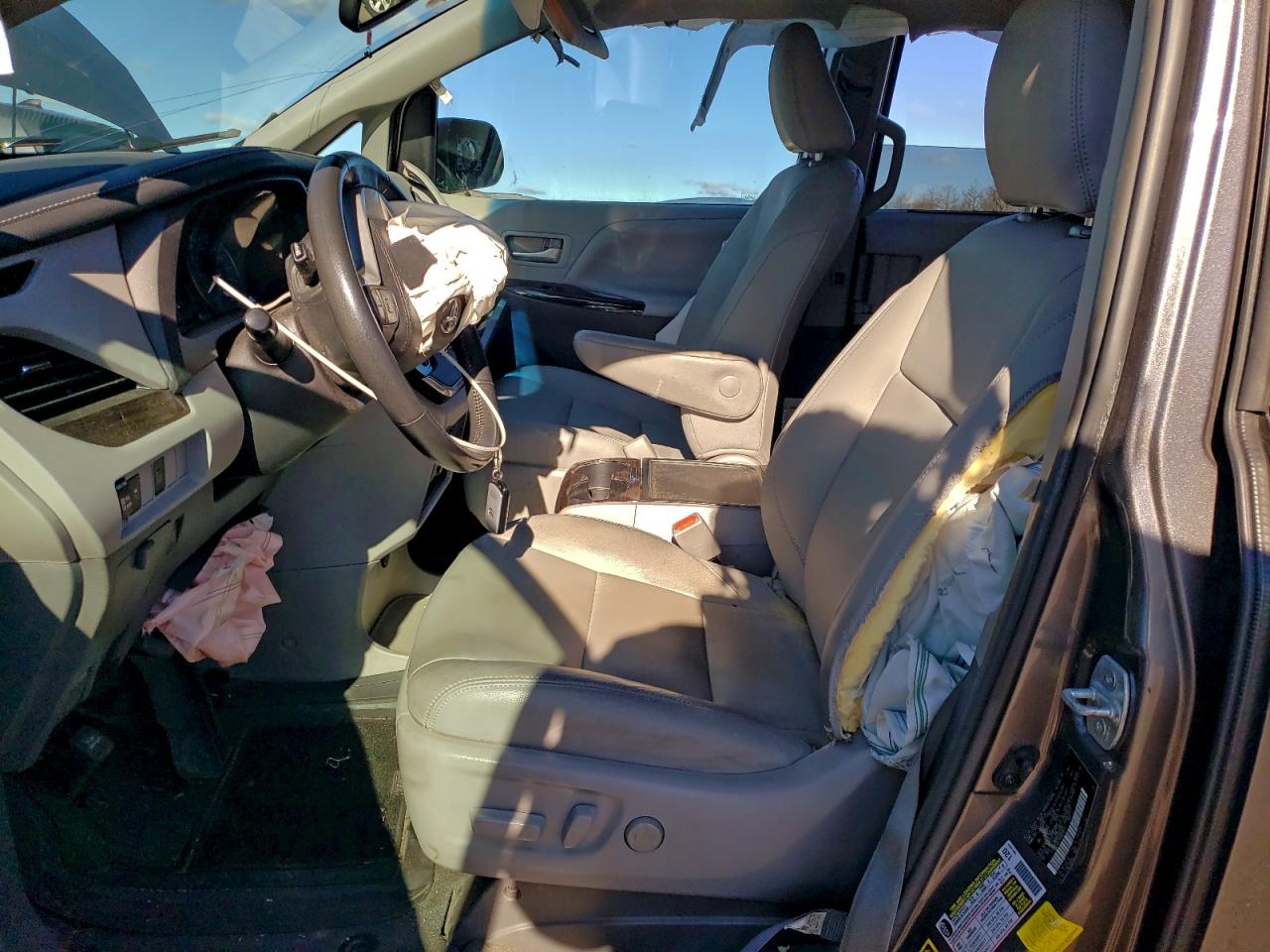 2017 Toyota Sienna Xle VIN: 5TDYZ3DC1HS808817 Lot: 93086375